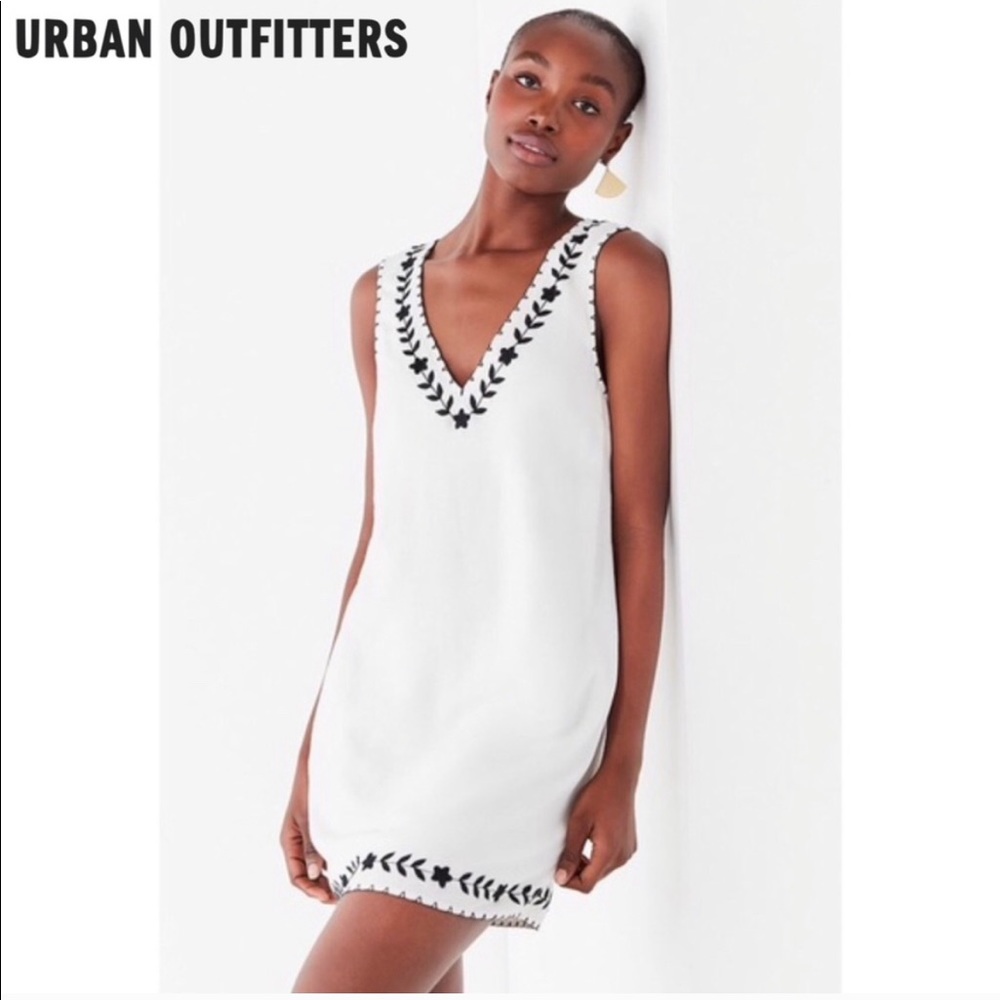 Urban Outfitters valencia shift dress